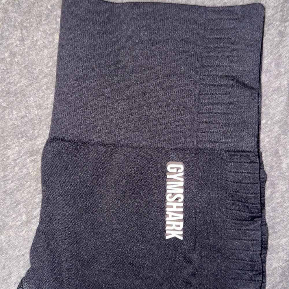 Gym shark leggings
